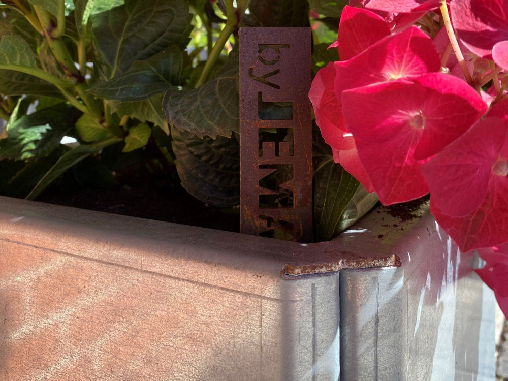 Detalj av dubbelvikt kant på EDGY blomlåda