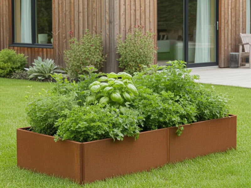 EDGY högbed i cortenstål med örter och grönsaker i modern trädgård