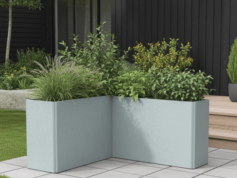 EDGY hörn-blomlåda i galvaniserat stål på terrass