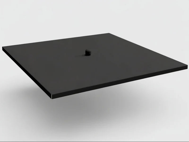 Lock i svartlackerat stål med minimalistisk design