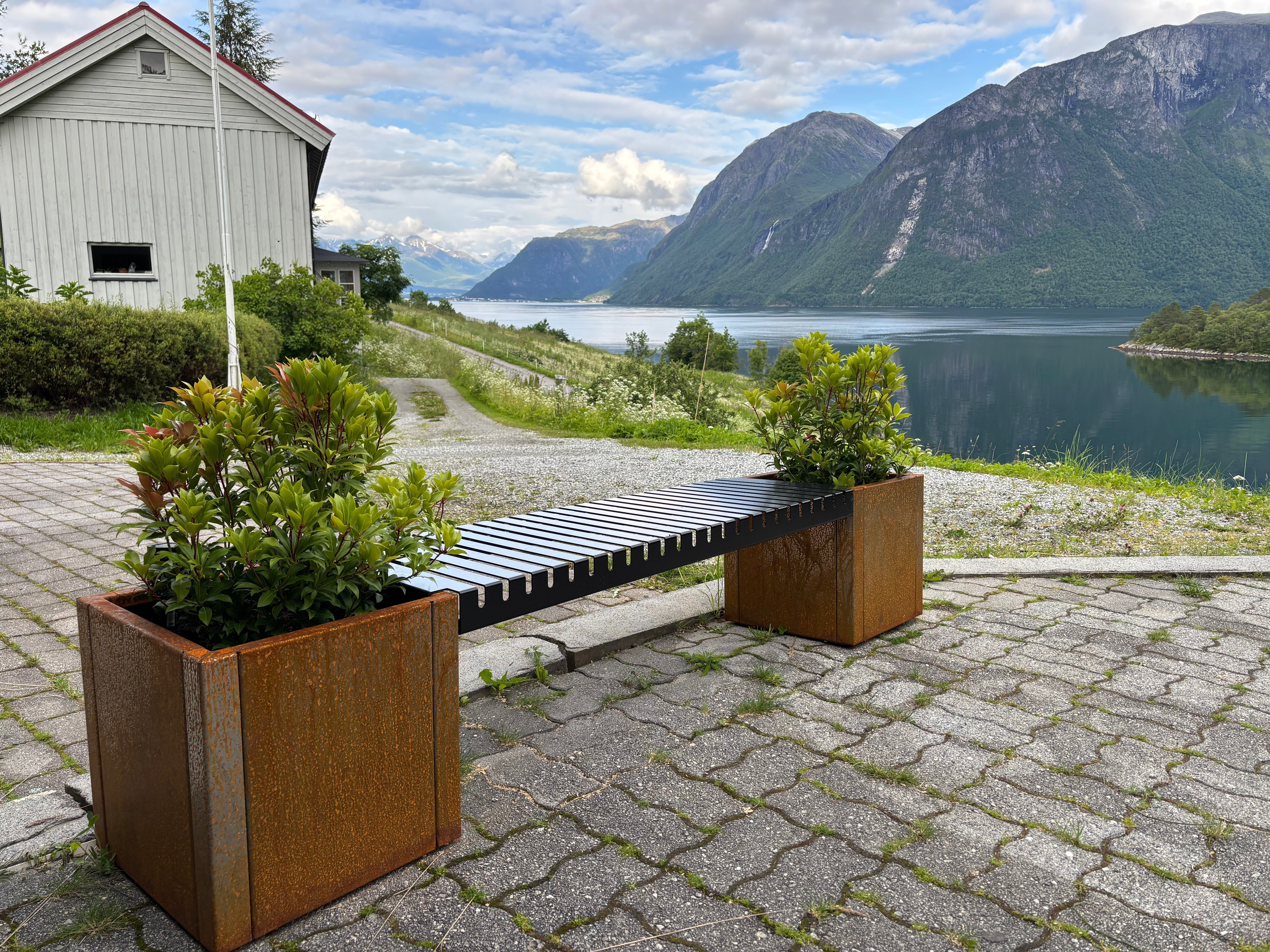 Cortenstål på trädäck eller kakel