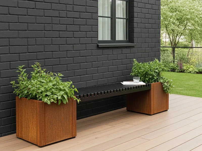 CUBY bänkset i cortenstål med bänk mellan planteringslådor