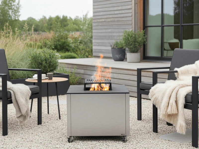 CUBY eldgrill i galvaniserat stål på terrass