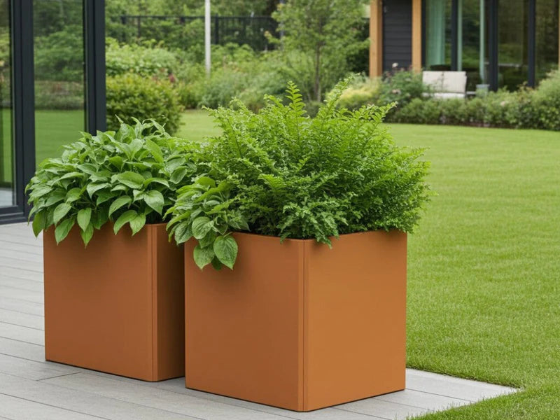EDGY kvadratisk hög blomlåda i cortenstål kombinerad som modul