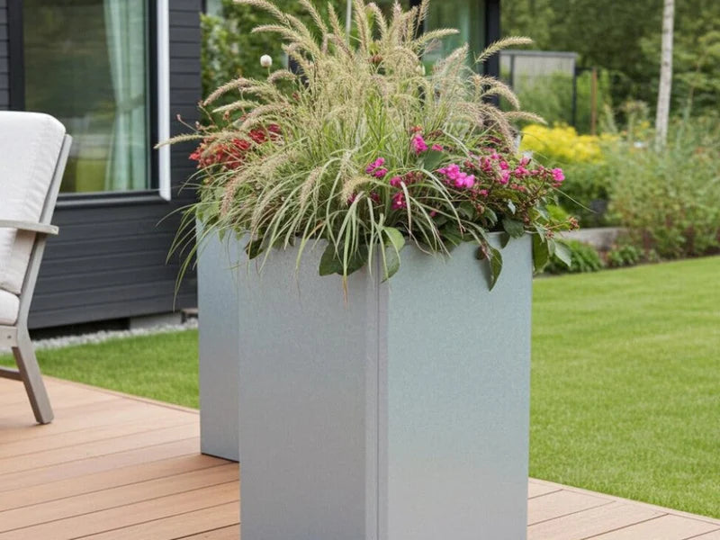 EDGY hög blomlåda i galvaniserat stål som set