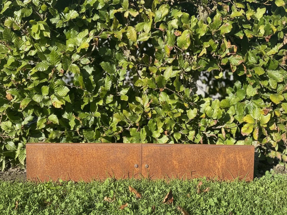 Rabattkant i cortenstål med ombock och dold skarv